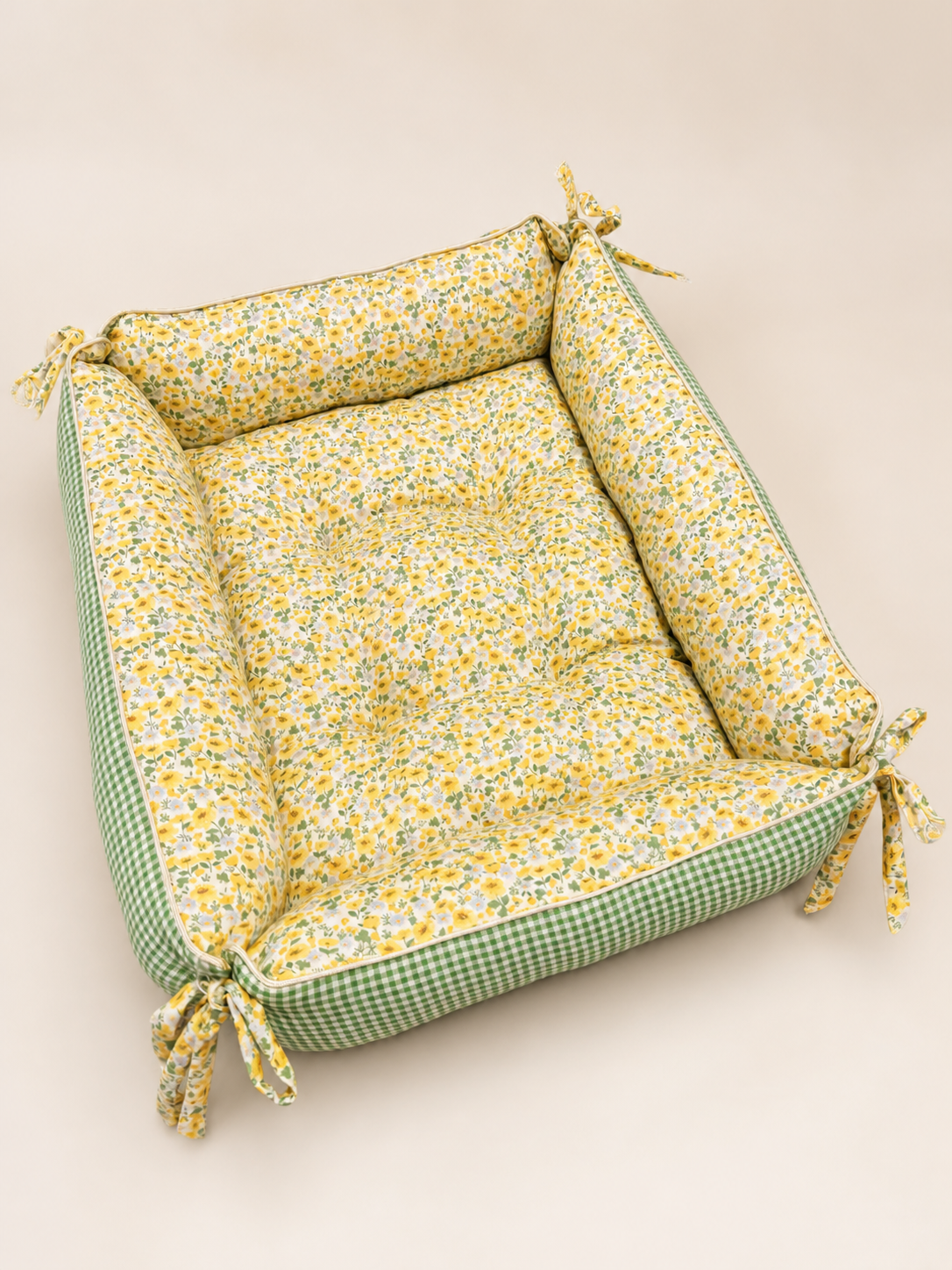 Floral ruffle pet sofa bed